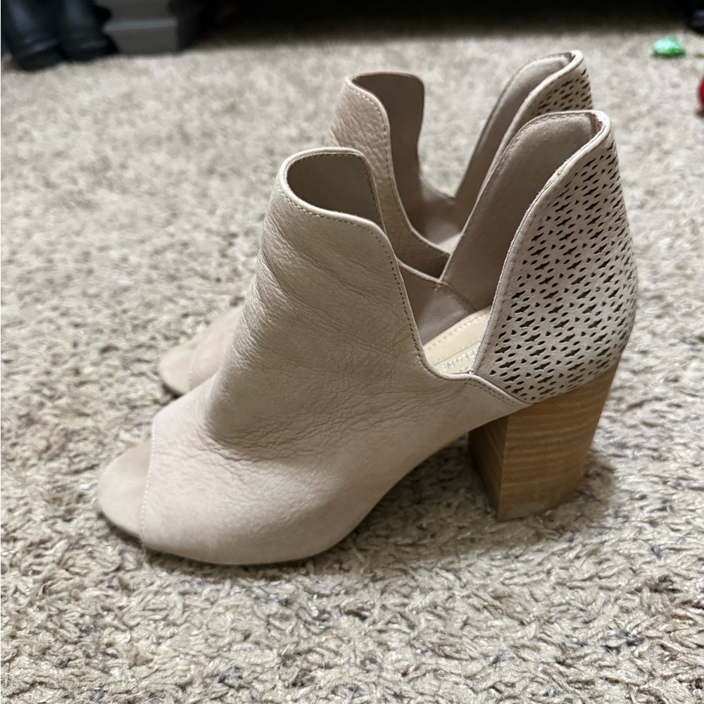 ANTONIO MELANI Cream Peep-Toe Heeled Boots